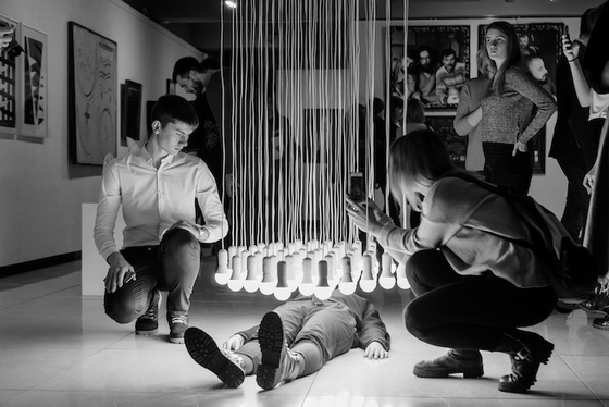 Проблемы идентичности в море необходимостей. Заметки к 20-летию галереи «Виктория»